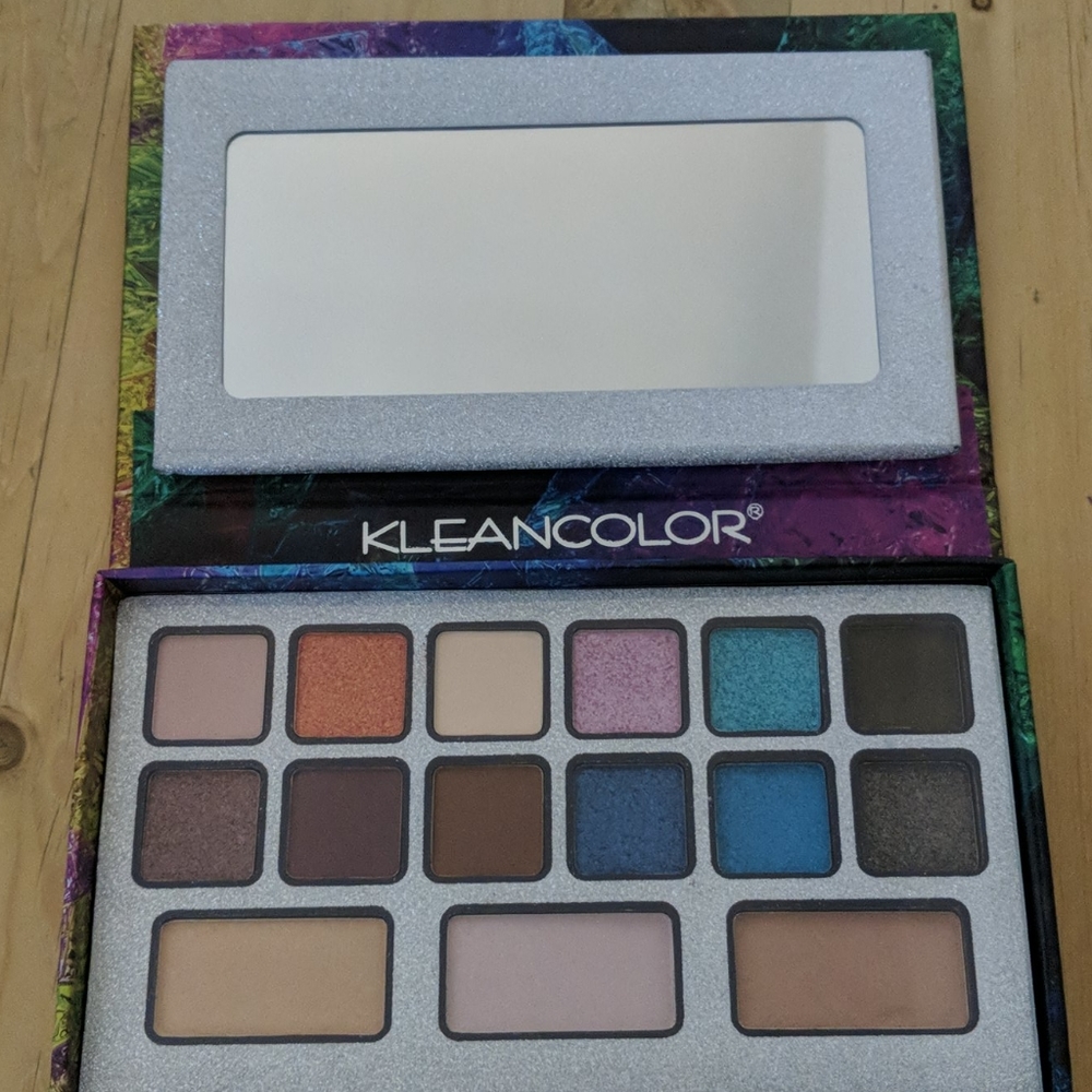 Color Decoder Eyeshadow Palette